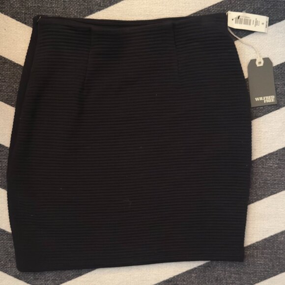 NWT Aritzia Wilfred Free Trebeck Ribbed Mini Skirt - Black, Size Small - Picture 2 of 4
